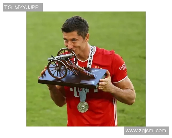 莱万背叛旧主引发拜仁球迷愤怒狂嘘称其忘恩负义 莱万背叛旧主引发拜仁球迷愤怒狂嘘称其忘恩负义