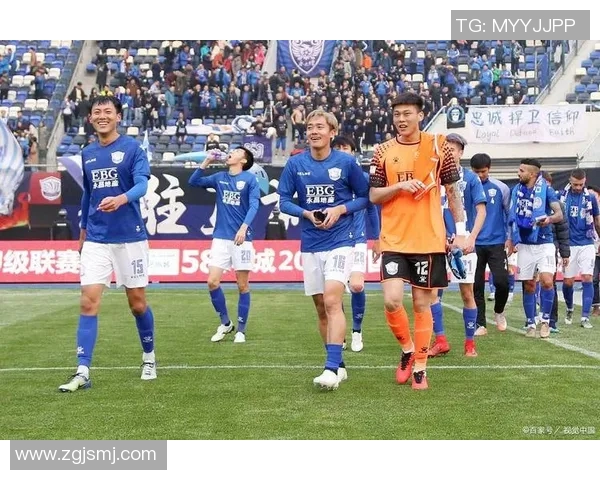 大板飞脚与鹿岛鹿角的激烈对决揭示足球战术的精彩与魅力