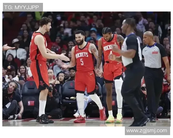 火箭队与森林狼展开激烈对决争夺季后赛席位的关键战役 火箭队与森林狼展开激烈对决争夺季后赛席位的关键战役