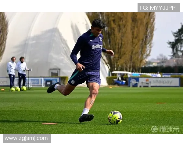 U21德国队与意大利队激战正酣青少年足球赛场的巅峰对决 U21德国队与意大利队激战正酣青少年足球赛场的巅峰对决